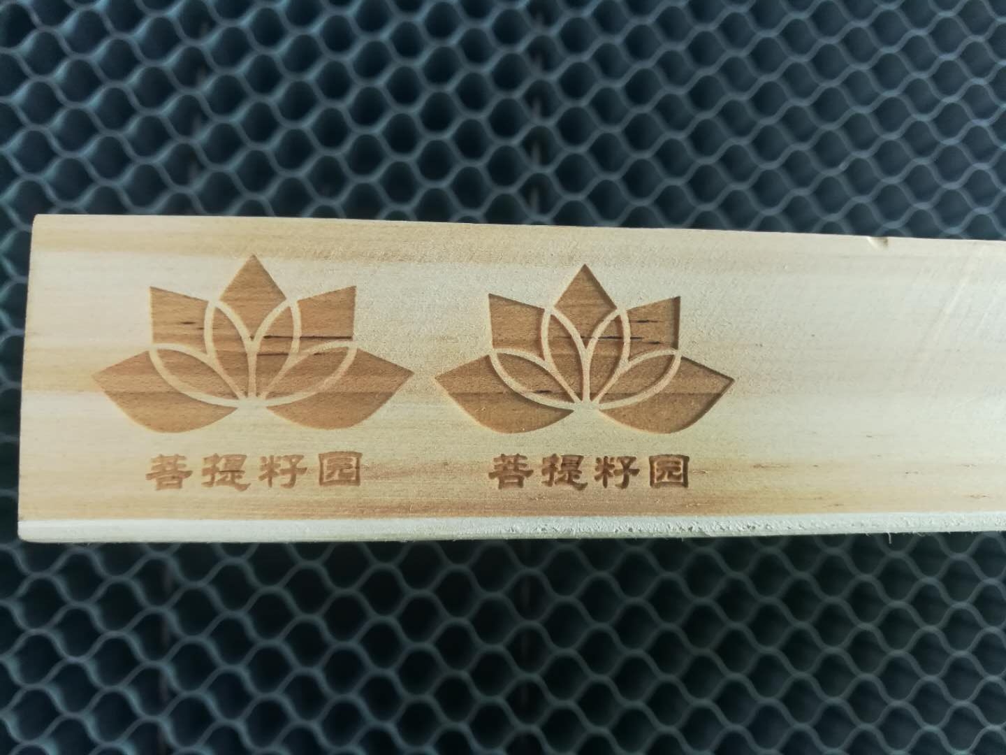 CO2激光打标机在木头上打标